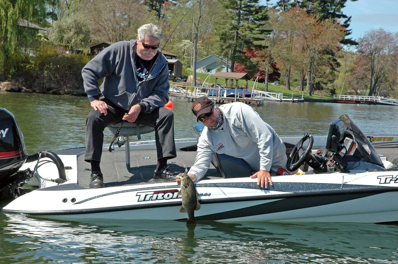 large-Programs_Page_Veterans_Fishing_DSC_0076A