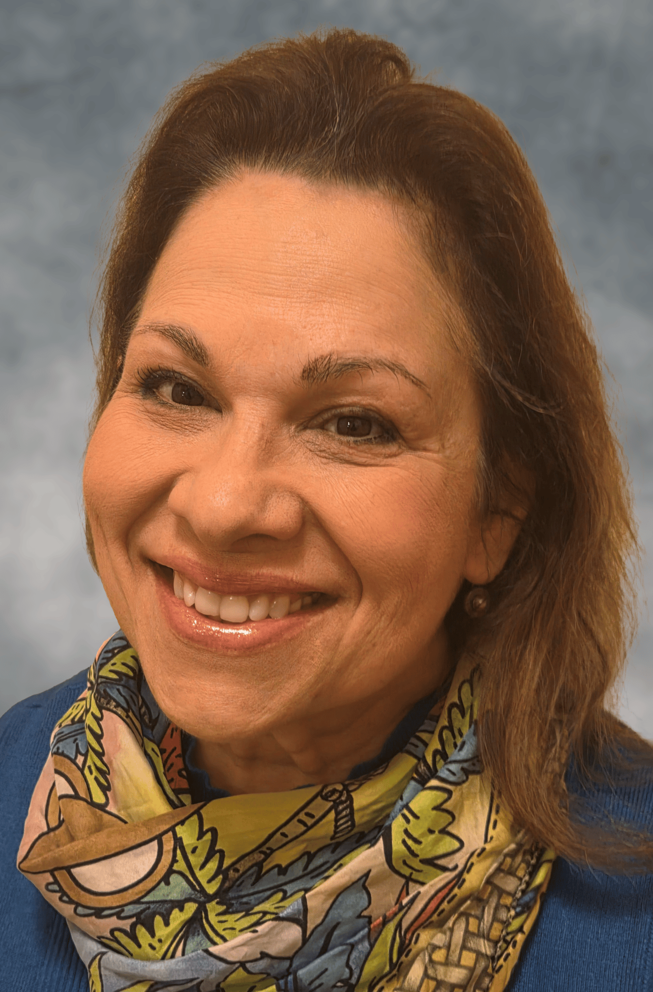 Macannuco-Winslow_headshot_grey background_2289x3475