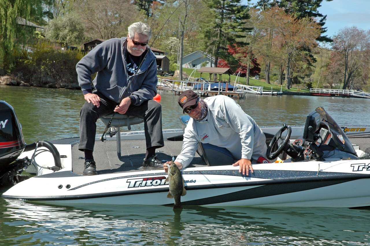 large-Programs_Page_Veterans_Fishing_DSC_0076A