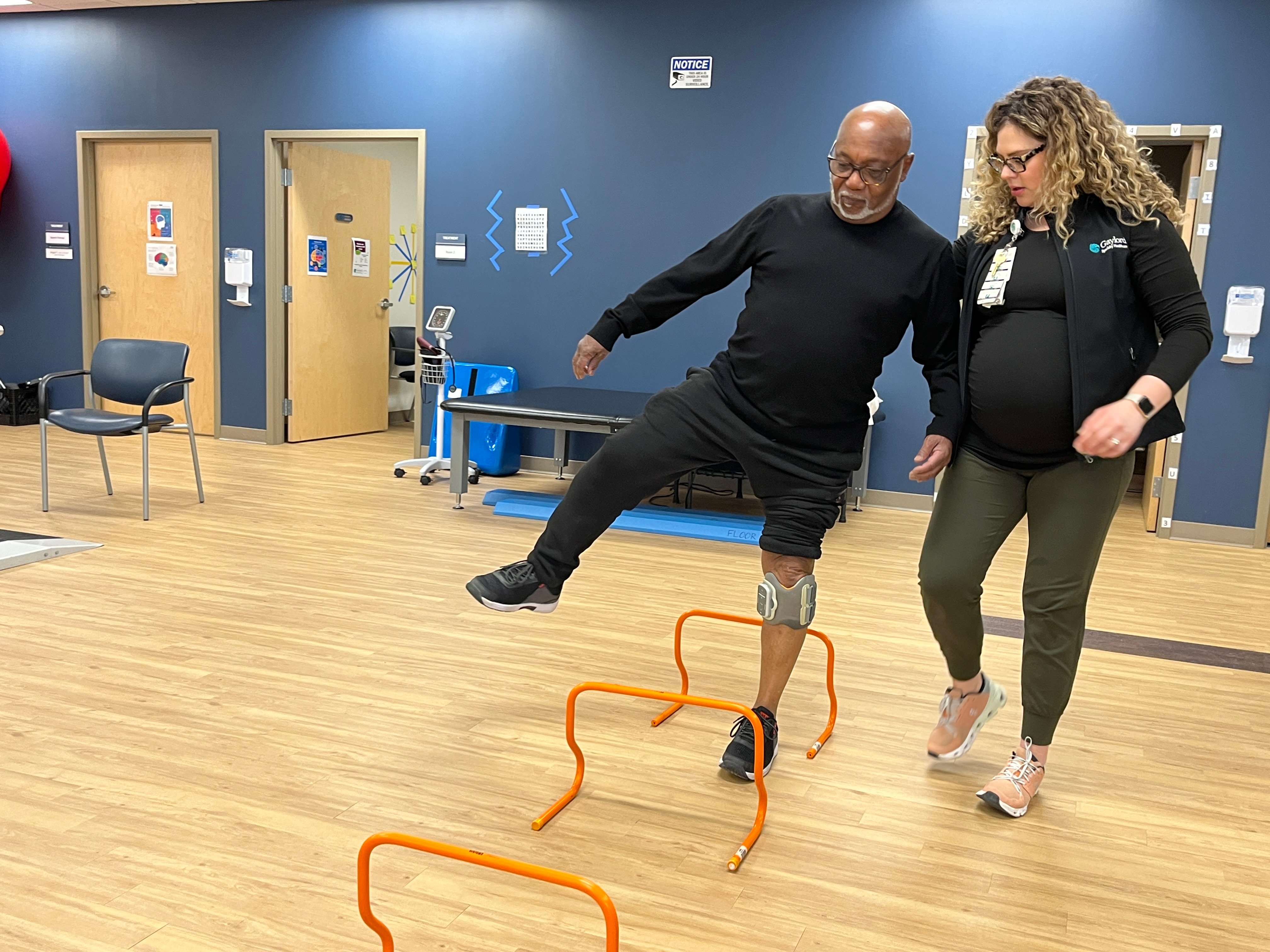 north_haven_pt_patient_ladder_knee