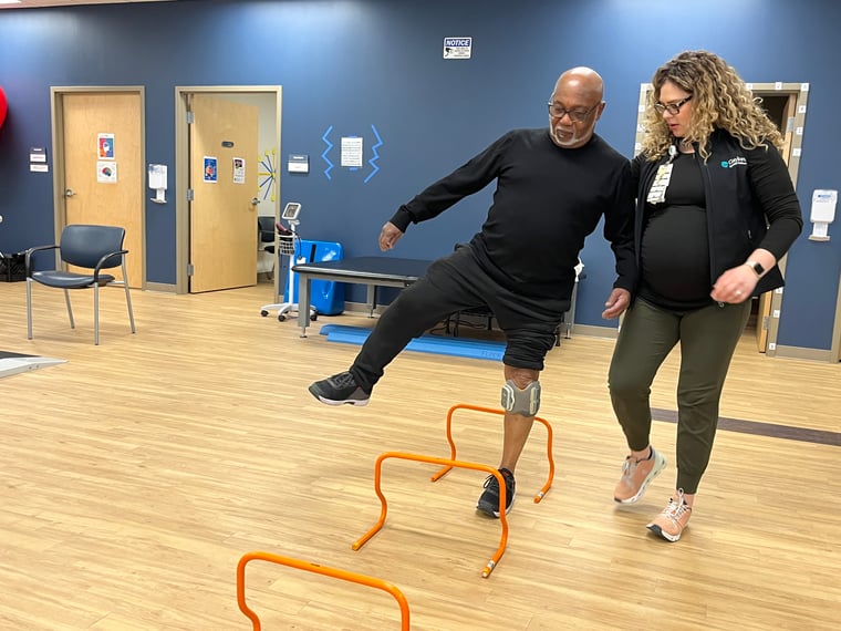 north_haven_pt_patient_ladder_knee